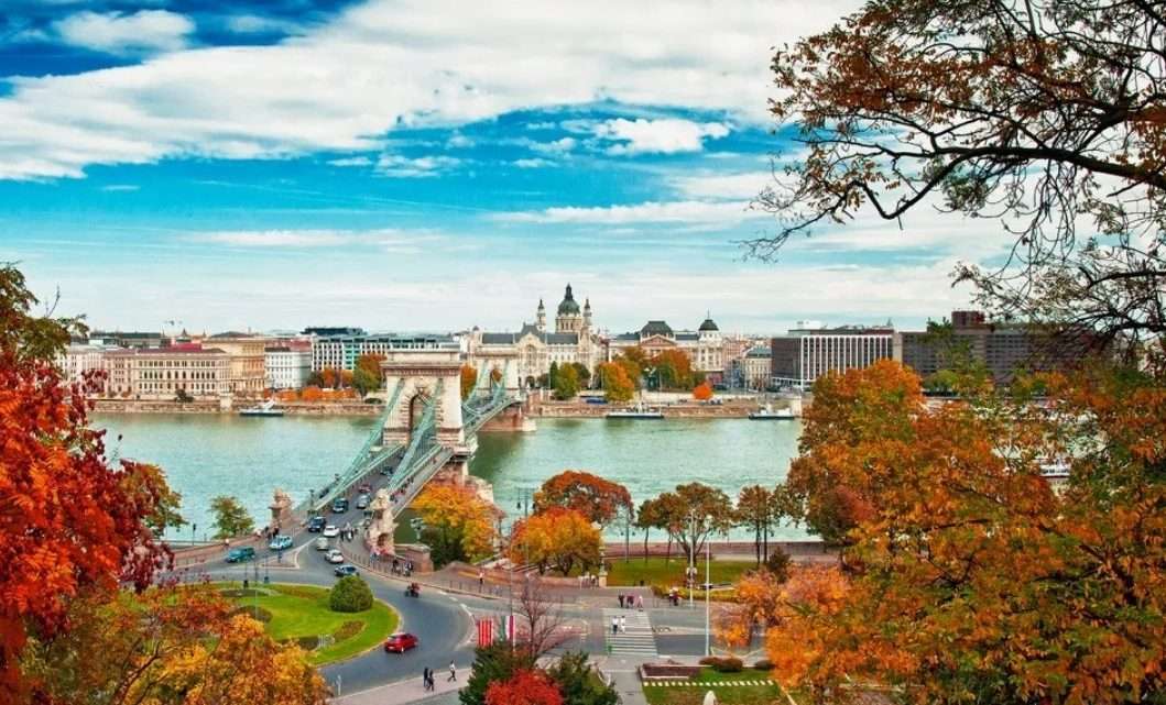 Популярные страны для отдыха осенью 2025 года: где тепло и недорого