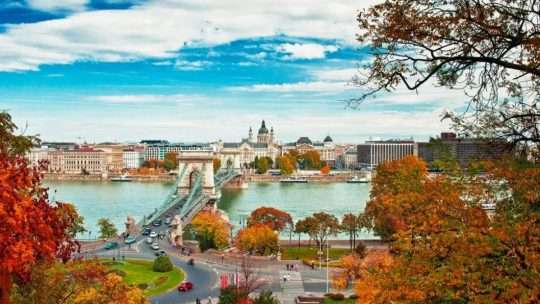 Популярные страны для отдыха осенью 2025 года: где тепло и недорого