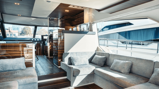 Интерьер Ferretti Yachts 670: как дизайнеры создали атмосферу пятизвездочного отеля